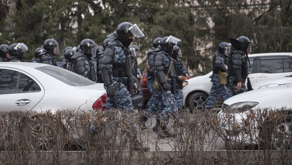 Сотрудники МВД во время спецоперации. Архивное фото - Sputnik Кыргызстан