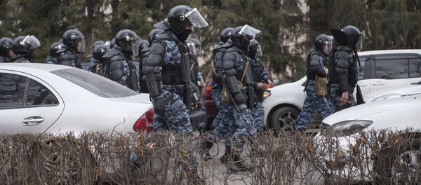 Сотрудники МВД во время спецоперации. Архивное фото - Sputnik Кыргызстан