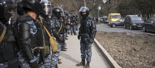 Митинг сторонников Садыра Жапарова у здания ГКНБ в Бишкеке Митинг сторонников Садыра Жапарова у здания ГКНБ в Бишкеке - Sputnik Кыргызстан