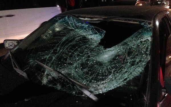 Инцидент произошел примерно в 20.30. Водитель BMW сбил мужчину. - Sputnik Кыргызстан