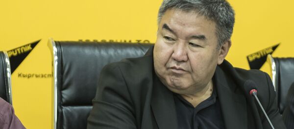 Доктор экономических наук Жумакадыр Акенеев. Архивное фото - Sputnik Кыргызстан