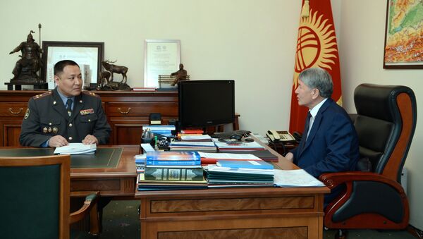 Президент Алмазбек Атамбаев принял министра внутренних дел Улана Исраилова - Sputnik Кыргызстан
