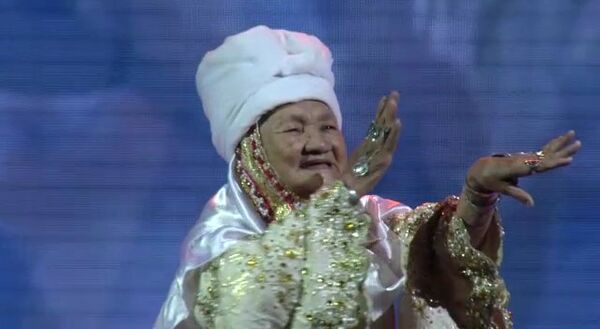 Танцую с раннего детства — покорившая соцсети апашка из Казахстана - Sputnik Кыргызстан