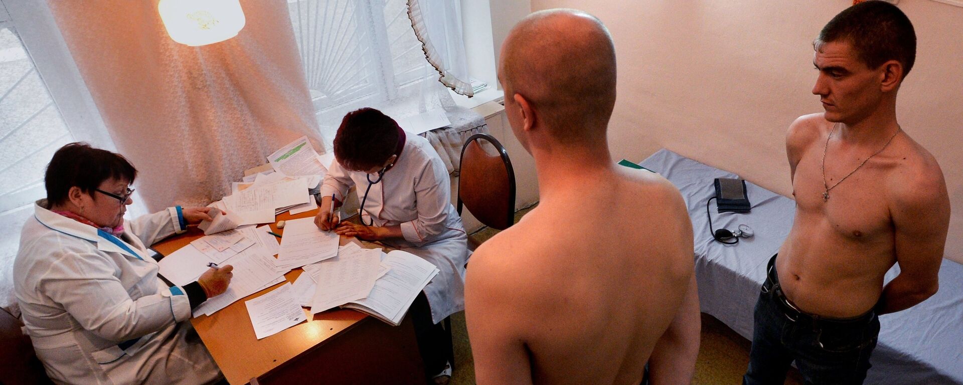 Призывники проходят медицинскую комиссию. Иллюстративное фото - Sputnik Кыргызстан, 1920, 23.09.2026
