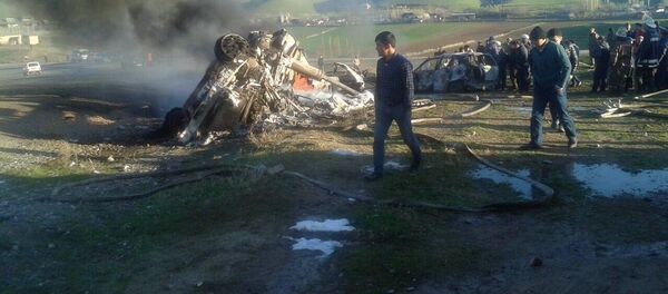 Столкновение Honda Fit и бензовоза на трассе Бишкек — Ош - Sputnik Кыргызстан