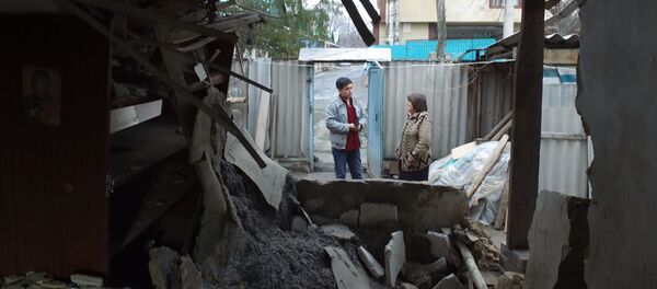 Она встретит 70-летие в сарае, дом рухнул — история бишкекчанки - Sputnik Кыргызстан