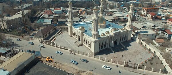 &quot;Махмуд ал-Кашгари&quot; мечити бүттү. Көз жоосун алган курулуштун асмандан көрүнүшү - Sputnik Кыргызстан