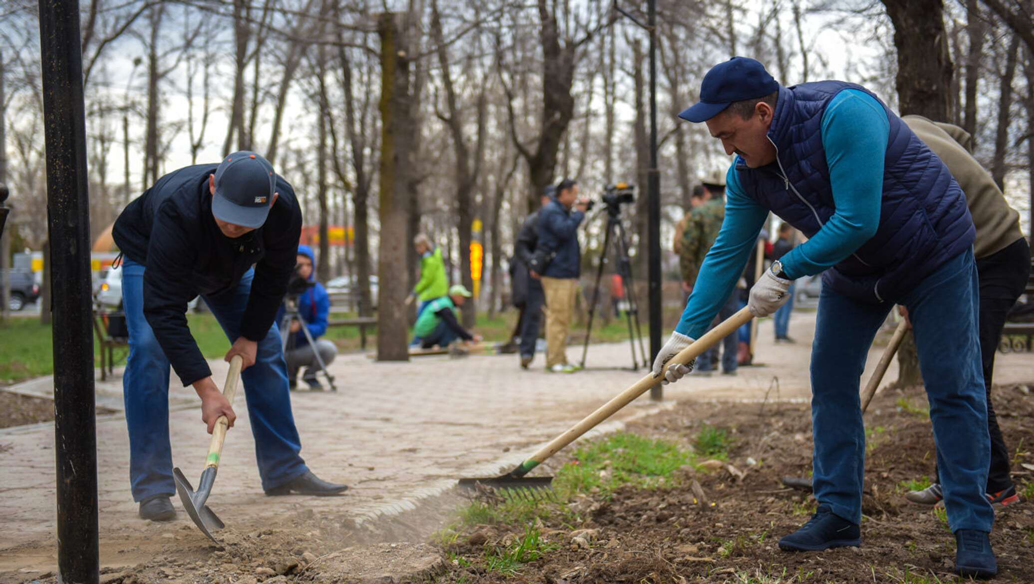 Санитарная очистка. Приглашаем на субботник. Все на субботник. Очистка городских территорий Бишкека. Санитарная очистка городских территорий Бишкека.