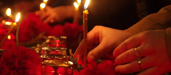 Цветы в память о погибших в метро Санкт–Петербурга - Sputnik Кыргызстан