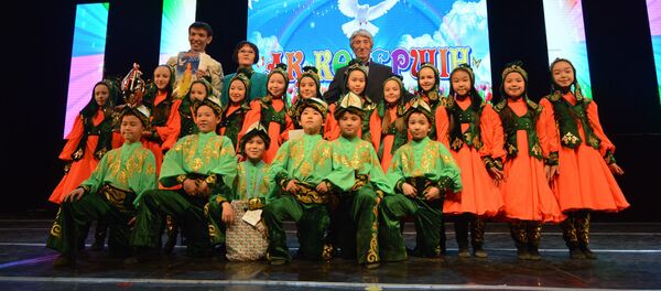 Столичный хореографический ансамбль Жаш Канат Столичный хореографический ансамбль Жаш Канат - Sputnik Кыргызстан