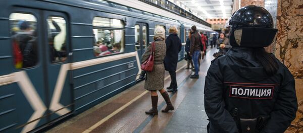 Метродогу полиция кызматкери. Архив Метродогу полиция кызматкери. Архив - Sputnik Кыргызстан