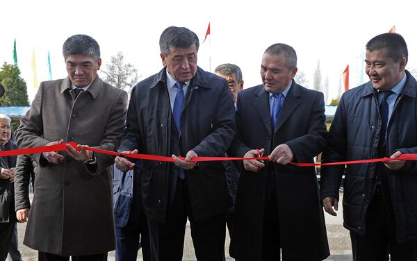 Премьер-министр Сооронбай Жээнбеков 6-апрель күнү Ош аэропортундагы жаңыланган аэробекет комплексинин ачылышына катышты - Sputnik Кыргызстан