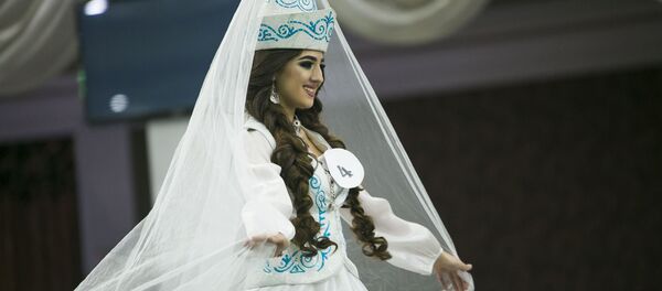 18-летняя модель из Кыргызстана Сусанна Егорян. Архивное фото - Sputnik Кыргызстан