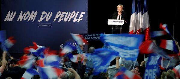 Лидер политической партии Национальный фронт Марин Ле Пен - Sputnik Кыргызстан