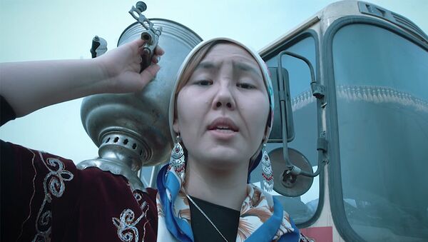 Чай от келинки — казахская версия хита Тает лед - Sputnik Кыргызстан