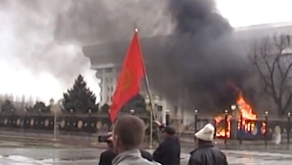 Обращение Атамбаева сделали в виде ролика с кадрами апрельских событий - Sputnik Кыргызстан