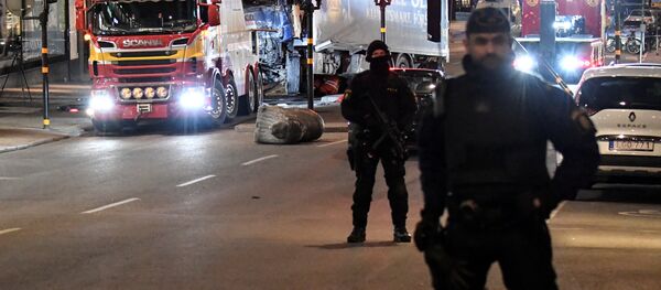 Грузовой автомобиль въехал в толпу в Стокгольме - Sputnik Кыргызстан