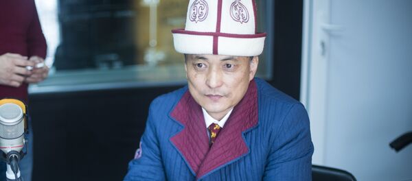 Саякбай манасчы коомдук фондунун негиздөөчүсү, экс-депутат, ЖКнын аппарат жетекчиси Саматбек Ибраев - Sputnik Кыргызстан