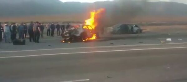 Груда металла и пламя — видео очевидца с ДТП на трассе в Чуйской области - Sputnik Кыргызстан