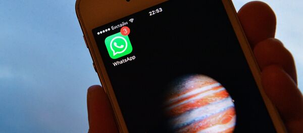 Иконка мессенджера WhatsApp на экране смартфона. Архивное фото - Sputnik Кыргызстан