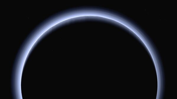 Снимок Плутона, подсвеченного сзади Солнцем - Sputnik Кыргызстан