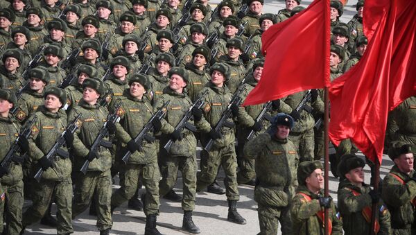 Совместная тренировка пеших парадных расчетов войск Московского гарнизона к военному параду - Sputnik Кыргызстан