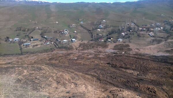 Сход оползня в сельском округе Ийри-Суу Узгенского района - Sputnik Кыргызстан
