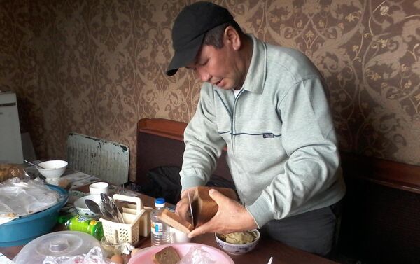 Айдоочулардын ара-чолодо кире калып тамак ичкен ашканасы бар - Sputnik Кыргызстан