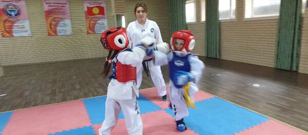 Дочь мигрантов открыла школу таэквондо — как чемпионка содержит семью Дочь мигрантов открыла школу таэквондо — как чемпионка содержит семью - Sputnik Кыргызстан