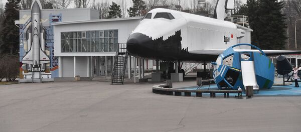 Макет космического корабля Буран. Архивное фото Макет космического корабля Буран. Архивное фото - Sputnik Кыргызстан
