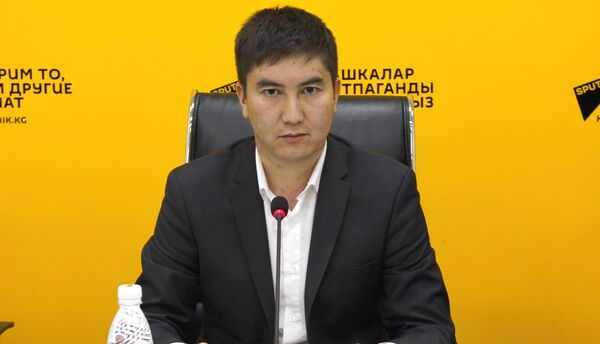 Начальник отдела реализации электроэнергии ОАО Северэлектро Алмазбек Мадалбеков - Sputnik Кыргызстан
