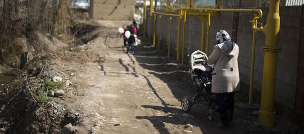 Женщина с коляской. Архивное фото - Sputnik Кыргызстан