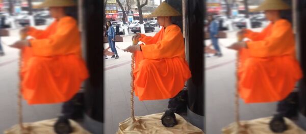 Бишкекте абада калкып отурган монах көпчүлүктүн көңүлүн бурду - Sputnik Кыргызстан