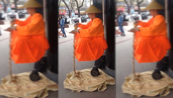 Бишкекте абада калкып отурган монах көпчүлүктүн көңүлүн бурду - Sputnik Кыргызстан