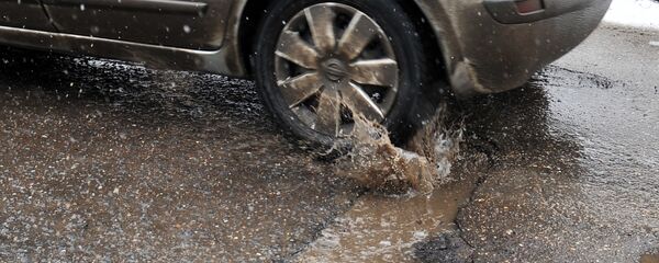 Ямы на московских дорогах - Sputnik Кыргызстан