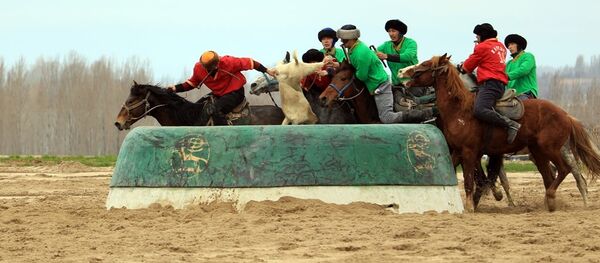 Соревнования по кок-бору на Чолпон-Атинском ипподроме - Sputnik Кыргызстан