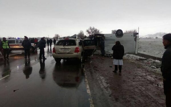 В четверг, 13 апреля, в аварии на трассе Бишкек — Нарын — Торугарт погибли шесть человек - Sputnik Кыргызстан
