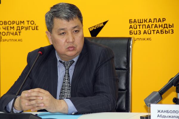Начальник Управления жилищно-коммунального хозяйства столичной мэрии Канатбек Эшатов - Sputnik Кыргызстан