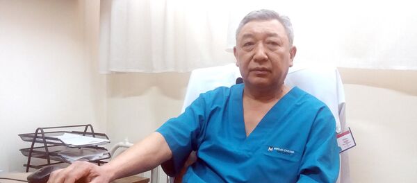 Врач-хирург высшей категории Болот Иманов - Sputnik Кыргызстан