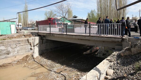 Строительство нового моста в микрорайоне Достук города Ош - Sputnik Кыргызстан