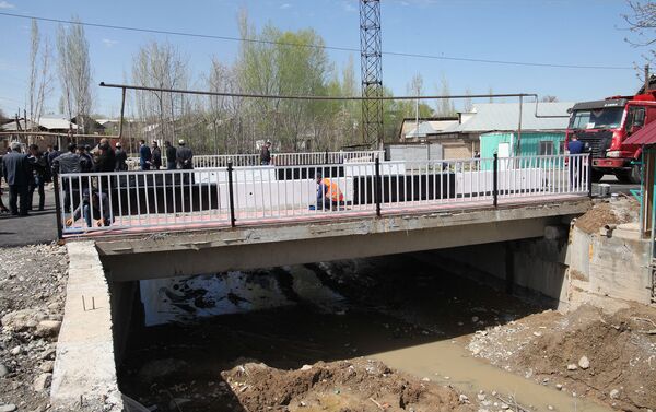 Ош шаарынын жолдор башкармалыгынын маалыматы боюнча көпүрө май айында пайдаланууга берилет. - Sputnik Кыргызстан