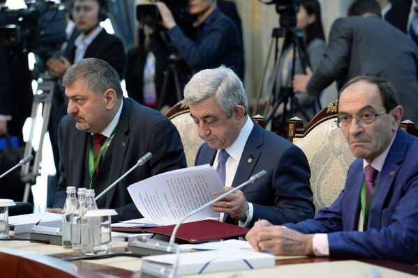 Делегация Армении во главе с президентом Сержем Саргсяном - Sputnik Кыргызстан