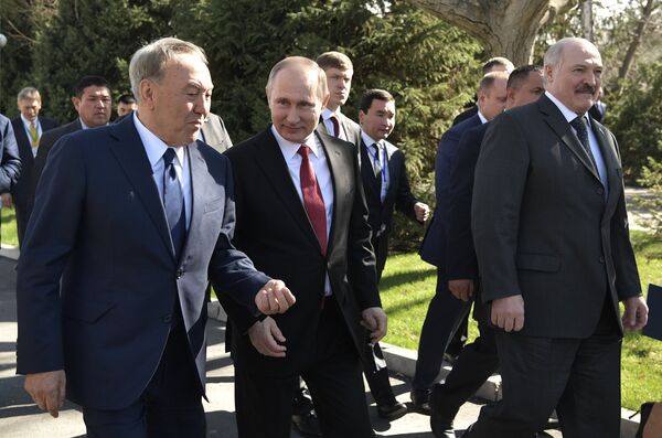 Работа была плодотворной — президенты в хорошем настроении - Sputnik Кыргызстан