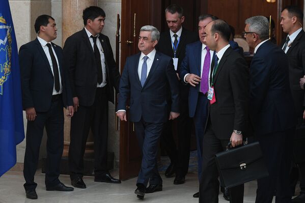 Встреча закончилась, лидеры государств выходят из зала - Sputnik Кыргызстан