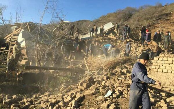 Найдено тело мужчины, погибшего под оползнем в селе Шамал-Терек Узгенского района Ошской области - Sputnik Кыргызстан