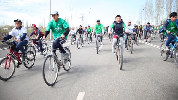 Жители города Ош на открытии велосезона - Sputnik Кыргызстан