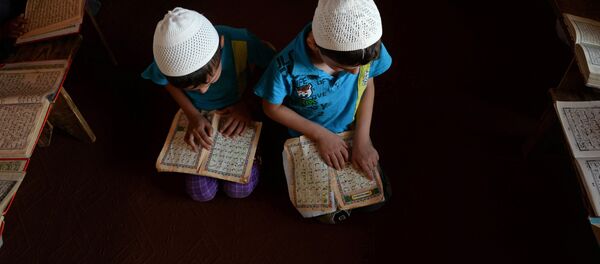 Медрсеседеги тарбиялануучулар. Архив - Sputnik Кыргызстан