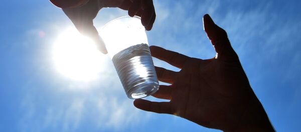 Стакан воды. Архивное фото Стакан воды. Архивное фото - Sputnik Кыргызстан