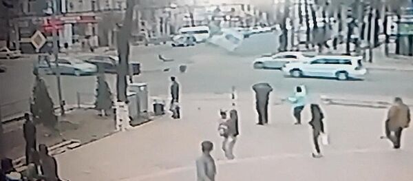 Новое видео ДТП с маршруткой — по версии УПМ водитель проехал на красный - Sputnik Кыргызстан