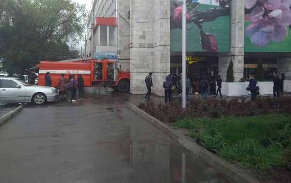 На площади Ала-Тоо в Бишкеке горит кафе. - Sputnik Кыргызстан